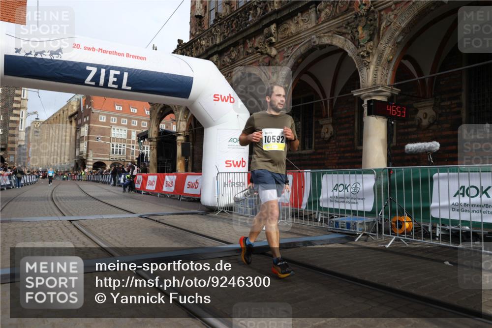 05.10.2025 - 20. swb-Marathon Bremen Yannick Fuchs http://msf.ph/oto/9246300 05.10.2025 10:42:48 Ziel 10592, 11178 meine-sportfotos.de