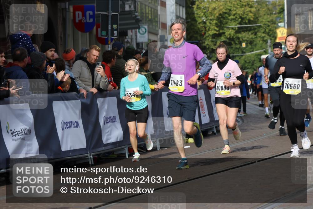 05.10.2025 - 20. swb-Marathon Bremen Strokosch-Dieckow http://msf.ph/oto/9246310 05.10.2025 10:58:50 Ziel 9349, 9518, 9542, 9601, 10080, 10263, 10560, 10561, 11290, 11483, 11612, 11651 meine-sportfotos.de
