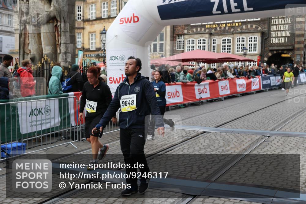 05.10.2025 - 20. swb-Marathon Bremen Yannick Fuchs http://msf.ph/oto/9246317 05.10.2025 11:12:01 Ziel 7007, 9648, 9784, 10540, 10839, 11088, 11215, 11563 meine-sportfotos.de