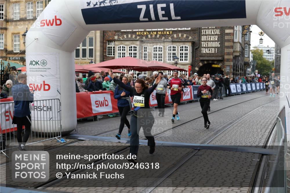05.10.2025 - 20. swb-Marathon Bremen Yannick Fuchs http://msf.ph/oto/9246318 05.10.2025 11:10:25 Ziel 8533, 9734, 9806, 10082, 10189, 10280, 11204, 11261, 11333 meine-sportfotos.de