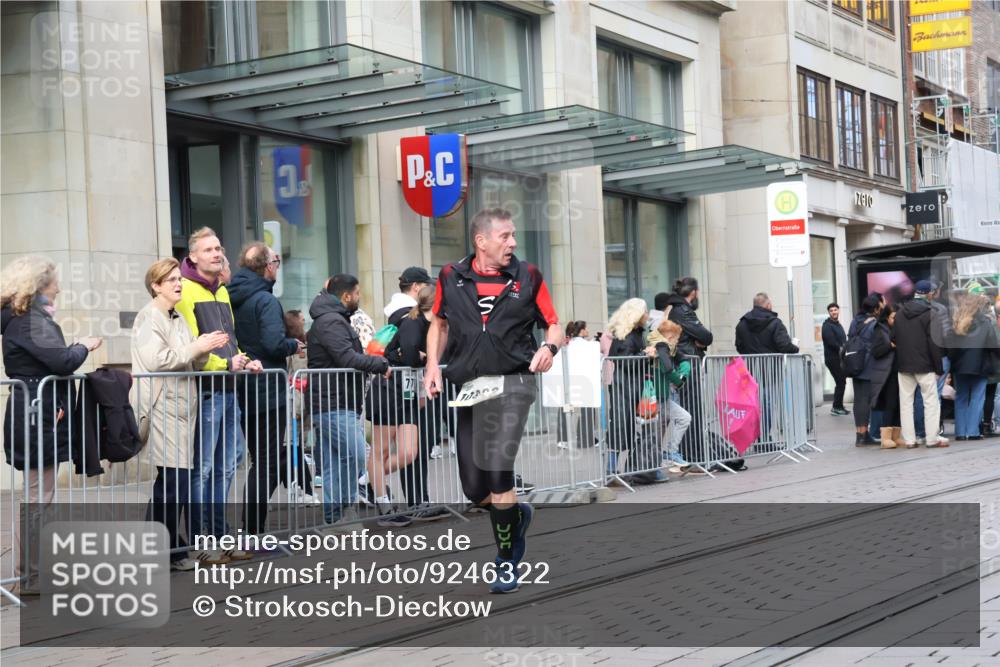 05.10.2025 - 20. swb-Marathon Bremen Strokosch-Dieckow http://msf.ph/oto/9246322 05.10.2025 10:51:13 Ziel 8333, 9252, 9259, 9268, 10321, 10376, 10436, 10556, 10584, 10716, 10918, 10928, 11177, 11484, 8333, 9252, 9259, 9268, 10321, 10376, 10436, 10556, 10584, 10716, 10918, 10928, 11177, 11484 meine-sportfotos.de