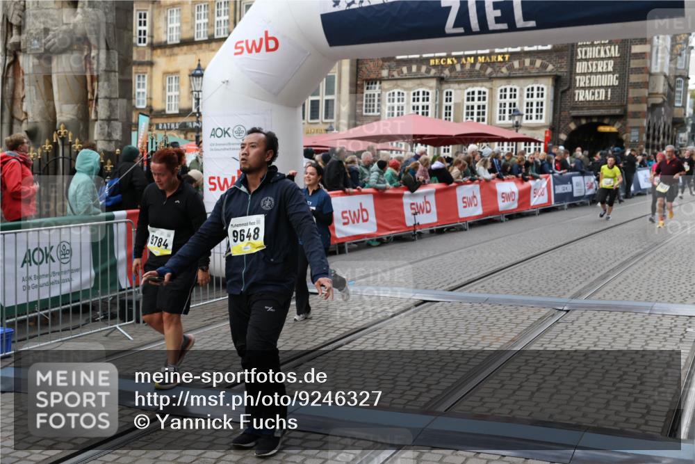 05.10.2025 - 20. swb-Marathon Bremen Yannick Fuchs http://msf.ph/oto/9246327 05.10.2025 11:12:01 Ziel 7007, 9648, 9784, 10540, 10839, 11088, 11215, 11563 meine-sportfotos.de