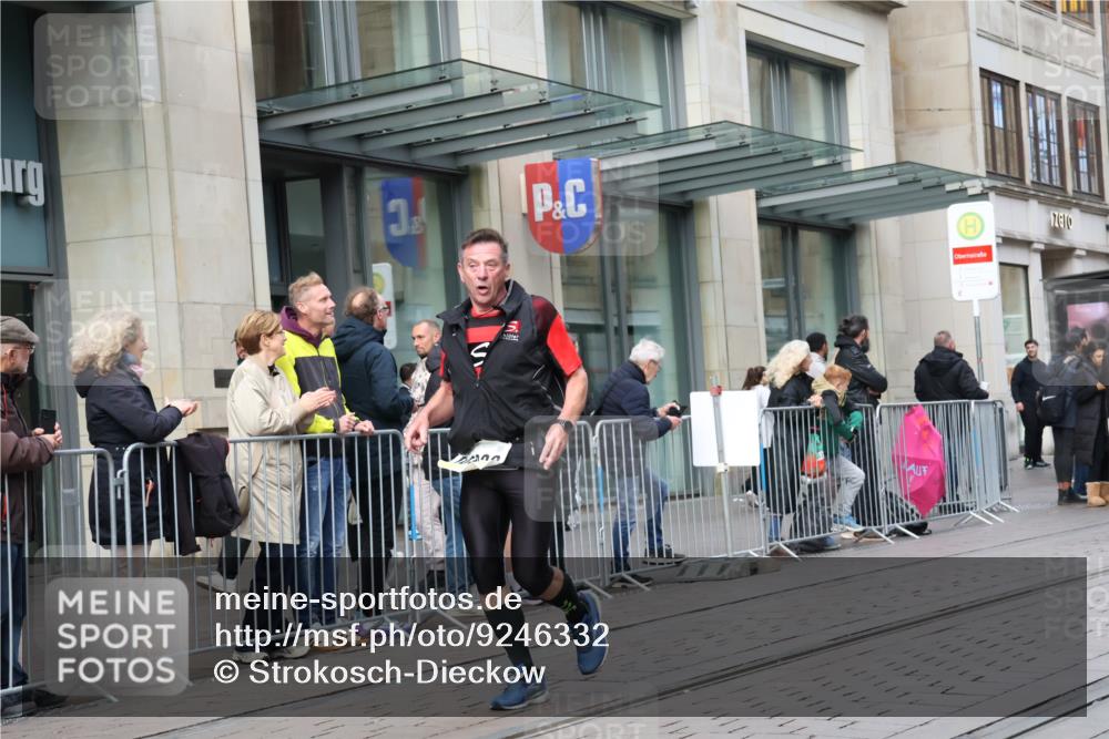 05.10.2025 - 20. swb-Marathon Bremen Strokosch-Dieckow http://msf.ph/oto/9246332 05.10.2025 10:51:13 Ziel 8333, 9252, 9259, 9268, 10321, 10376, 10436, 10556, 10584, 10716, 10918, 10928, 11177, 11484, 8333, 9252, 9259, 9268, 10321, 10376, 10436, 10556, 10584, 10716, 10918, 10928, 11177, 11484 meine-sportfotos.de