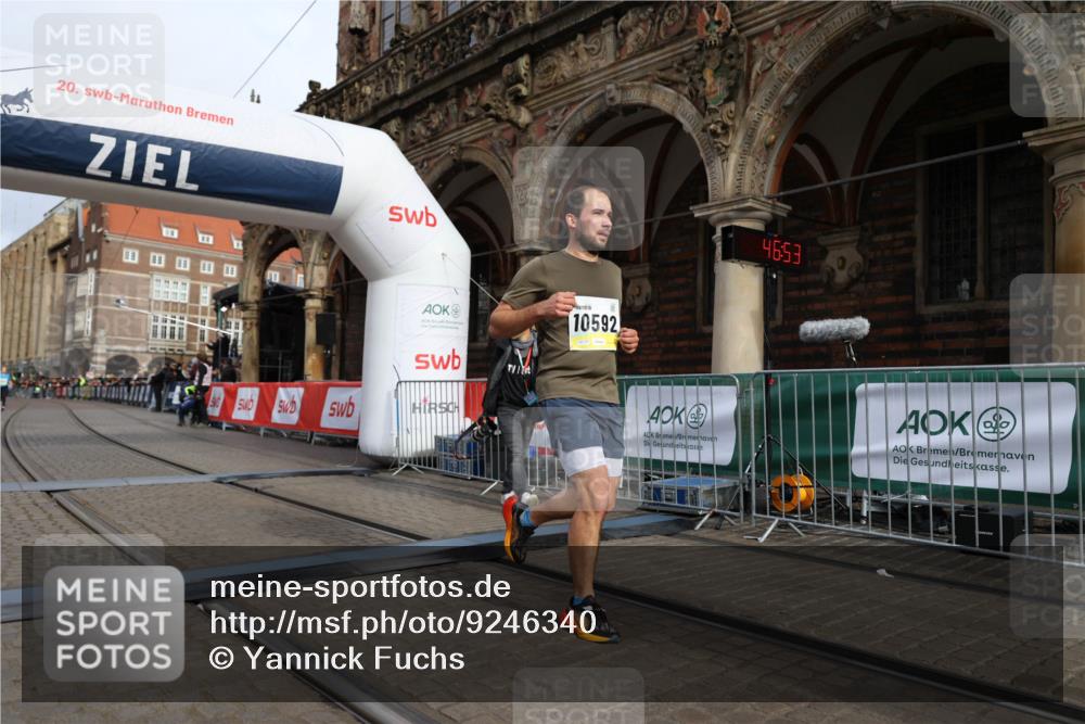 05.10.2025 - 20. swb-Marathon Bremen Yannick Fuchs http://msf.ph/oto/9246340 05.10.2025 10:42:48 Ziel 10592, 11178 meine-sportfotos.de