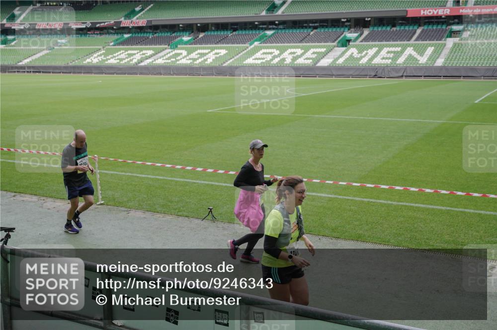 05.10.2025 - 20. swb-Marathon Bremen Michael Burmester http://msf.ph/oto/9246343 05.10.2025 10:37:57 Laufen im Stadion 7621, 7776, 8574, 9189, 9210, 9237, 9360, 9365, 9426, 9432, 9448, 9468, 9486, 9498, 9532, 9536, 9600, 9642, 9647, 9684, 9748, 9813, 9846, 9858, 9893, 9979, 10033, 10056, 10098, 10130, 10158, 10194, 10265, 10271, 10274, 10278, 10301, 10370, 10437, 10471, 10477, 10485, 10508, 10510, 10595, 10598, 10611, 10678, 10711, 10713, 10777, 10825, 10826, 10829, 10837, 10872, 10876, 10995, 11001, 11050, 11121, 11124, 11150, 11162, 11183, 11223, 11415, 9177, 9208, 9381, 9531 meine-sportfotos.de