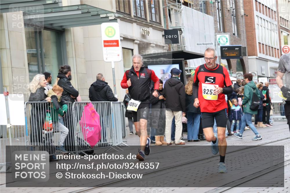 05.10.2025 - 20. swb-Marathon Bremen Strokosch-Dieckow http://msf.ph/oto/9246357 05.10.2025 10:51:15 Ziel 8333, 9252, 9259, 9268, 9506, 10321, 10376, 10436, 10556, 10584, 10716, 10918, 10928, 10968, 11177, 11484, 11689, 11696, 8333, 9252, 9259, 9268, 9506, 10321, 10376, 10436, 10556, 10584, 10716, 10918, 10928, 10968, 11177, 11484, 11689, 11696 meine-sportfotos.de