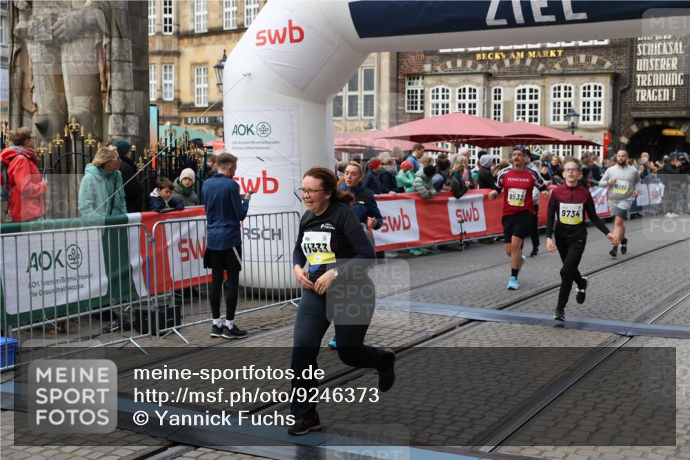 05.10.2025 - 20. swb-Marathon Bremen Yannick Fuchs http://msf.ph/oto/9246373 05.10.2025 11:10:26 Ziel 8533, 9734, 9806, 10189, 10280, 11261, 11333 meine-sportfotos.de
