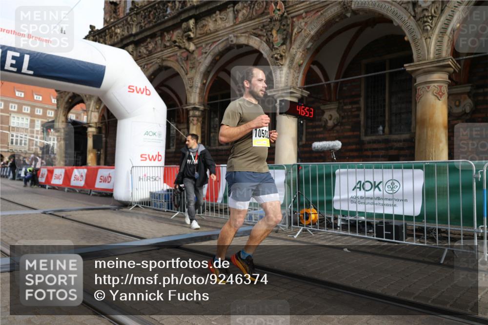 05.10.2025 - 20. swb-Marathon Bremen Yannick Fuchs http://msf.ph/oto/9246374 05.10.2025 10:42:49 Ziel 10592, 11178 meine-sportfotos.de