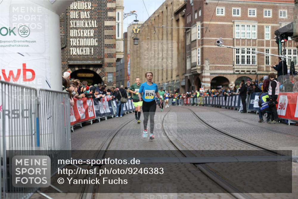 05.10.2025 - 20. swb-Marathon Bremen Yannick Fuchs http://msf.ph/oto/9246383 05.10.2025 10:42:54 Ziel 9524 meine-sportfotos.de