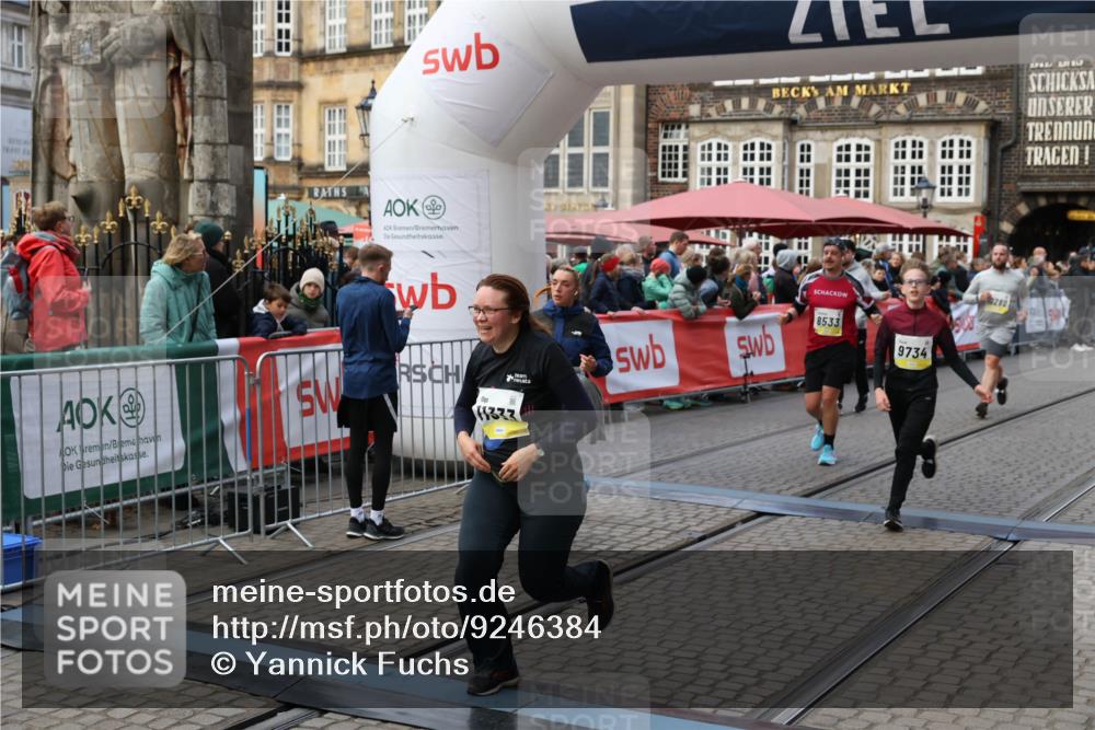 05.10.2025 - 20. swb-Marathon Bremen Yannick Fuchs http://msf.ph/oto/9246384 05.10.2025 11:10:26 Ziel 8533, 9734, 9806, 10189, 10280, 11261, 11333 meine-sportfotos.de