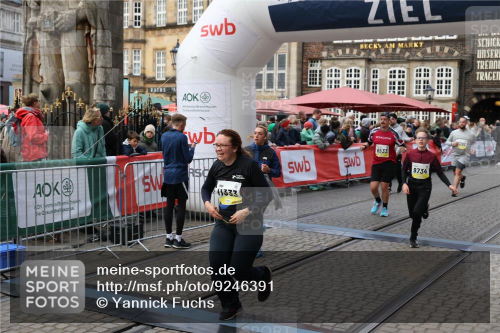 05.10.2025 - 20. swb-Marathon Bremen Yannick Fuchs http://msf.ph/oto/9246391 05.10.2025 11:10:26 Ziel 8533, 9734, 9806, 10189, 10280, 11261, 11333 meine-sportfotos.de