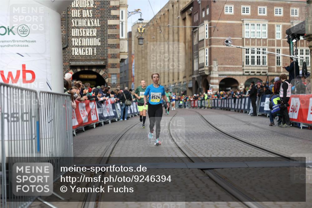 05.10.2025 - 20. swb-Marathon Bremen Yannick Fuchs http://msf.ph/oto/9246394 05.10.2025 10:42:54 Ziel 9524 meine-sportfotos.de