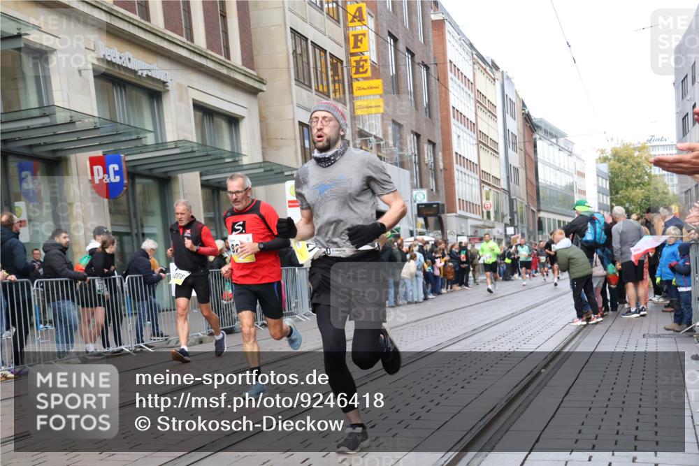 05.10.2025 - 20. swb-Marathon Bremen Strokosch-Dieckow http://msf.ph/oto/9246418 05.10.2025 10:51:17 Ziel 8333, 9004, 9252, 9259, 9268, 9506, 10321, 10436, 10556, 10584, 10716, 10918, 10928, 10968, 11177, 11361, 11484, 11689, 11696, 8333, 9004, 9252, 9259, 9268, 9506, 10321, 10436, 10556, 10584, 10716, 10918, 10928, 10968, 11177, 11361, 11484, 11689, 11696 meine-sportfotos.de