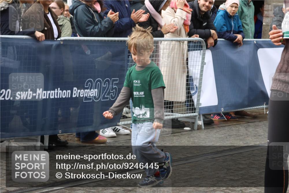 05.10.2025 - 20. swb-Marathon Bremen Strokosch-Dieckow http://msf.ph/oto/9246445 05.10.2025 15:23:56 Ziel  meine-sportfotos.de