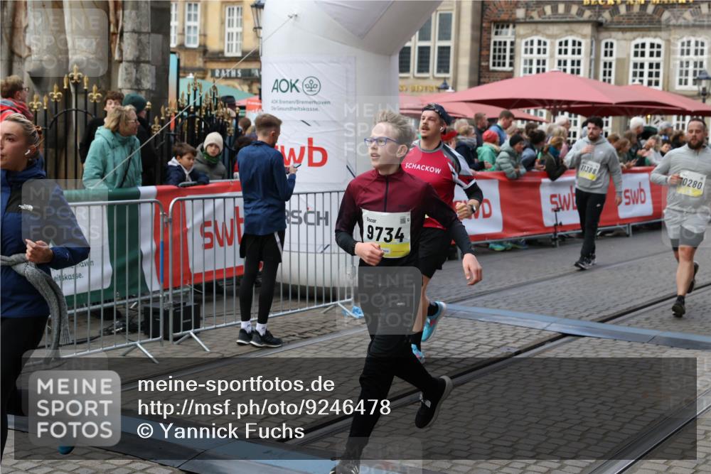 05.10.2025 - 20. swb-Marathon Bremen Yannick Fuchs http://msf.ph/oto/9246478 05.10.2025 11:10:28 Ziel 8533, 9734, 9806, 10189, 10280, 11333, 11388 meine-sportfotos.de
