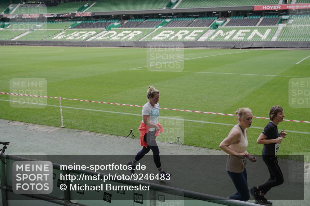 05.10.2025 - 20. swb-Marathon Bremen Michael Burmester http://msf.ph/oto/9246483 05.10.2025 10:38:02 Laufen im Stadion 7621, 7776, 8574, 9189, 9210, 9237, 9360, 9365, 9426, 9432, 9448, 9468, 9486, 9498, 9532, 9536, 9642, 9647, 9684, 9707, 9748, 9813, 9846, 9858, 9893, 10033, 10056, 10098, 10130, 10167, 10194, 10265, 10271, 10274, 10278, 10301, 10437, 10471, 10477, 10485, 10508, 10510, 10530, 10595, 10598, 10611, 10678, 10711, 10713, 10777, 10803, 10804, 10825, 10826, 10829, 10837, 10872, 10876, 10995, 11001, 11050, 11121, 11124, 11150, 11162, 11183, 11415, 9381, 9531 meine-sportfotos.de