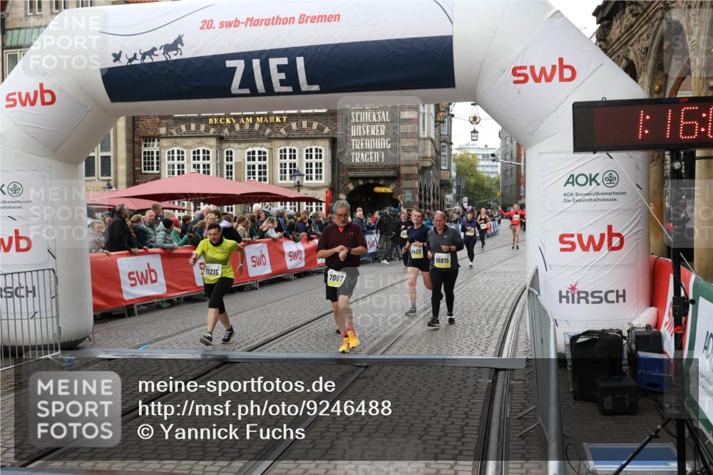 05.10.2025 - 20. swb-Marathon Bremen Yannick Fuchs http://msf.ph/oto/9246488 05.10.2025 11:12:04 Ziel 7007, 9420, 9648, 9784, 10815, 10839, 11215, 11563 meine-sportfotos.de