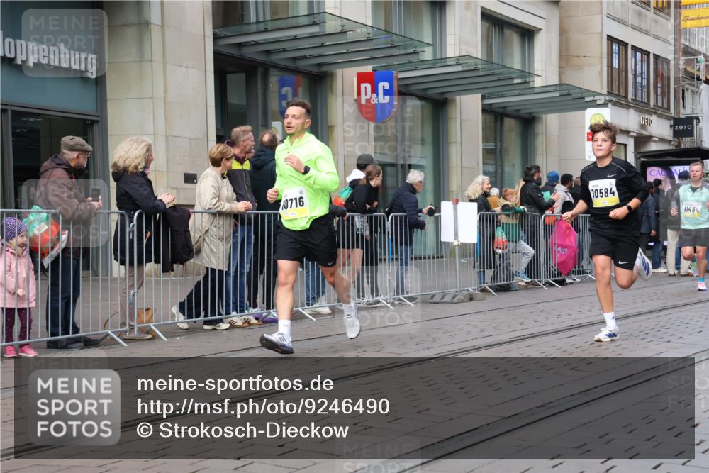 05.10.2025 - 20. swb-Marathon Bremen Strokosch-Dieckow http://msf.ph/oto/9246490 05.10.2025 10:51:23 Ziel 8333, 9004, 9252, 9259, 9268, 9506, 10436, 10584, 10716, 10918, 10928, 10968, 11080, 11361, 11394, 11484, 11689, 11696, 8333, 9004, 9252, 9259, 9268, 9506, 10436, 10584, 10716, 10918, 10928, 10968, 11080, 11361, 11394, 11484, 11689, 11696 meine-sportfotos.de