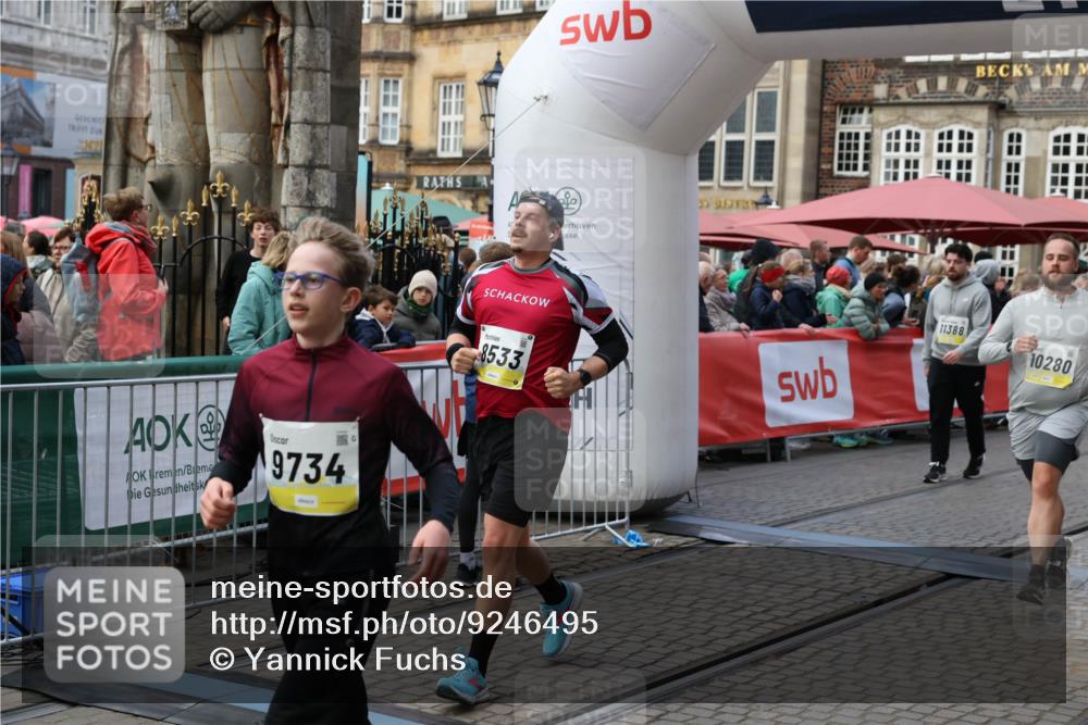 05.10.2025 - 20. swb-Marathon Bremen Yannick Fuchs http://msf.ph/oto/9246495 05.10.2025 11:10:28 Ziel 8533, 9734, 9806, 10189, 10280, 11333, 11388 meine-sportfotos.de