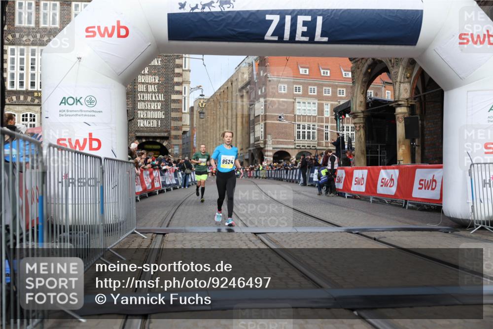 05.10.2025 - 20. swb-Marathon Bremen Yannick Fuchs http://msf.ph/oto/9246497 05.10.2025 10:42:56 Ziel 9524, 11640 meine-sportfotos.de