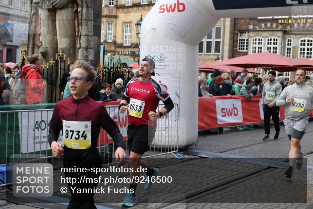 05.10.2025 - 20. swb-Marathon Bremen Yannick Fuchs http://msf.ph/oto/9246500 05.10.2025 11:10:28 Ziel 8533, 9734, 9806, 10189, 10280, 11333, 11388 meine-sportfotos.de