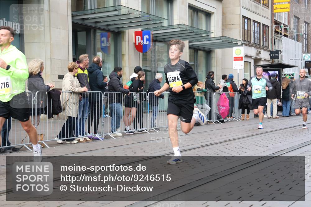 05.10.2025 - 20. swb-Marathon Bremen Strokosch-Dieckow http://msf.ph/oto/9246515 05.10.2025 10:51:24 Ziel 8333, 9004, 9252, 9259, 9268, 9506, 10436, 10584, 10716, 10817, 10918, 10928, 10968, 11080, 11361, 11394, 11484, 11689, 11696, 8333, 9004, 9252, 9259, 9268, 9506, 10436, 10584, 10716, 10817, 10918, 10928, 10968, 11080, 11361, 11394, 11484, 11689, 11696 meine-sportfotos.de