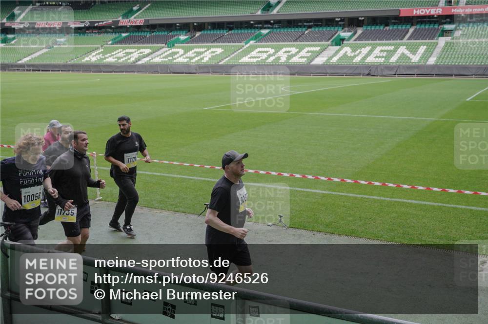 05.10.2025 - 20. swb-Marathon Bremen Michael Burmester http://msf.ph/oto/9246526 05.10.2025 10:38:04 Laufen im Stadion 7621, 7776, 8574, 9189, 9210, 9237, 9360, 9365, 9426, 9432, 9448, 9468, 9486, 9498, 9532, 9536, 9642, 9647, 9684, 9707, 9748, 9750, 9813, 9846, 9858, 9893, 10033, 10056, 10098, 10130, 10167, 10194, 10265, 10271, 10274, 10278, 10301, 10437, 10471, 10477, 10485, 10510, 10530, 10595, 10598, 10611, 10678, 10711, 10713, 10777, 10803, 10804, 10825, 10826, 10829, 10837, 10872, 10876, 10995, 11001, 11050, 11121, 11124, 11150, 11162, 11183, 11415, 9381, 9531 meine-sportfotos.de