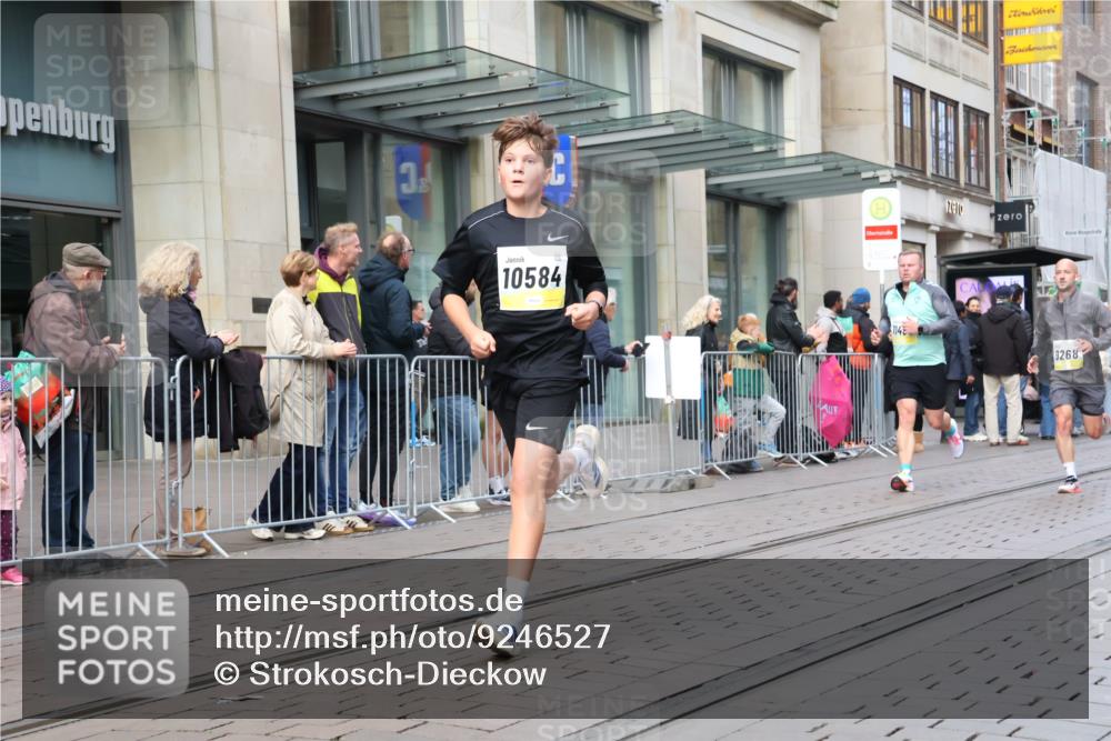 05.10.2025 - 20. swb-Marathon Bremen Strokosch-Dieckow http://msf.ph/oto/9246527 05.10.2025 10:51:24 Ziel 8333, 9004, 9252, 9259, 9268, 9506, 10436, 10584, 10716, 10817, 10918, 10928, 10968, 11080, 11361, 11394, 11484, 11689, 11696, 8333, 9004, 9252, 9259, 9268, 9506, 10436, 10584, 10716, 10817, 10918, 10928, 10968, 11080, 11361, 11394, 11484, 11689, 11696 meine-sportfotos.de