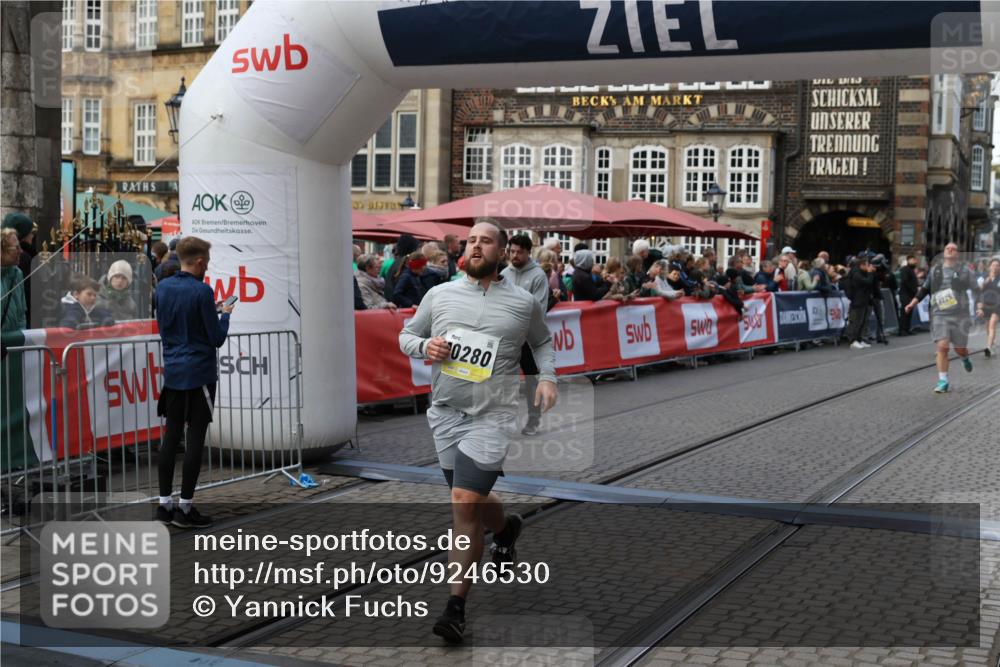 05.10.2025 - 20. swb-Marathon Bremen Yannick Fuchs http://msf.ph/oto/9246530 05.10.2025 11:10:29 Ziel 8533, 9734, 10189, 10280, 11333, 11388 meine-sportfotos.de