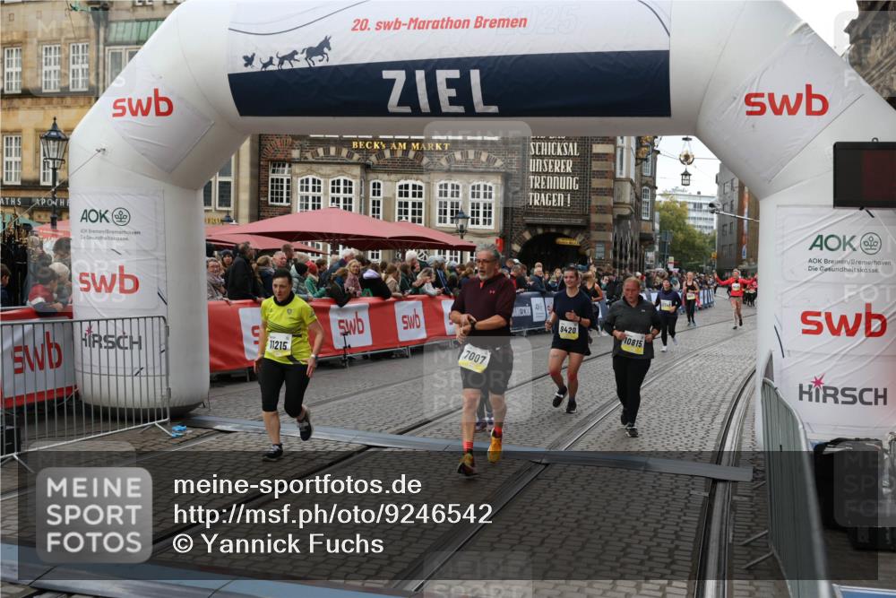 05.10.2025 - 20. swb-Marathon Bremen Yannick Fuchs http://msf.ph/oto/9246542 05.10.2025 11:12:04 Ziel 7007, 9420, 9648, 9784, 10815, 10839, 11215, 11563 meine-sportfotos.de