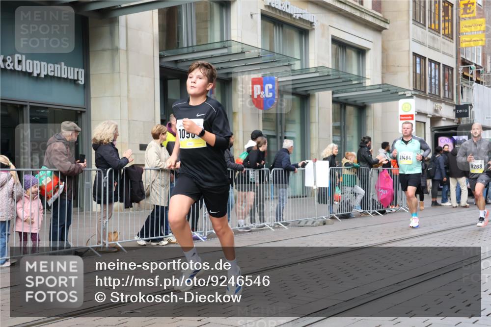 05.10.2025 - 20. swb-Marathon Bremen Strokosch-Dieckow http://msf.ph/oto/9246546 05.10.2025 10:51:25 Ziel 8333, 9004, 9252, 9259, 9268, 9506, 10380, 10436, 10581, 10584, 10625, 10716, 10817, 10918, 10928, 10968, 11080, 11136, 11361, 11394, 11484, 11689, 11696, 8333, 9004, 9252, 9259, 9268, 9506, 10380, 10436, 10581, 10584, 10625, 10716, 10817, 10918, 10928, 10968, 11080, 11136, 11361, 11394, 11484, 11689, 11696 meine-sportfotos.de
