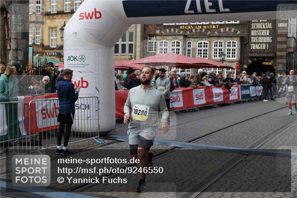 05.10.2025 - 20. swb-Marathon Bremen Yannick Fuchs http://msf.ph/oto/9246550 05.10.2025 11:10:29 Ziel 8533, 9734, 10189, 10280, 11333, 11388 meine-sportfotos.de