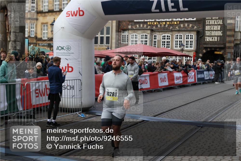 05.10.2025 - 20. swb-Marathon Bremen Yannick Fuchs http://msf.ph/oto/9246555 05.10.2025 11:10:29 Ziel 8533, 9734, 10189, 10280, 11333, 11388 meine-sportfotos.de