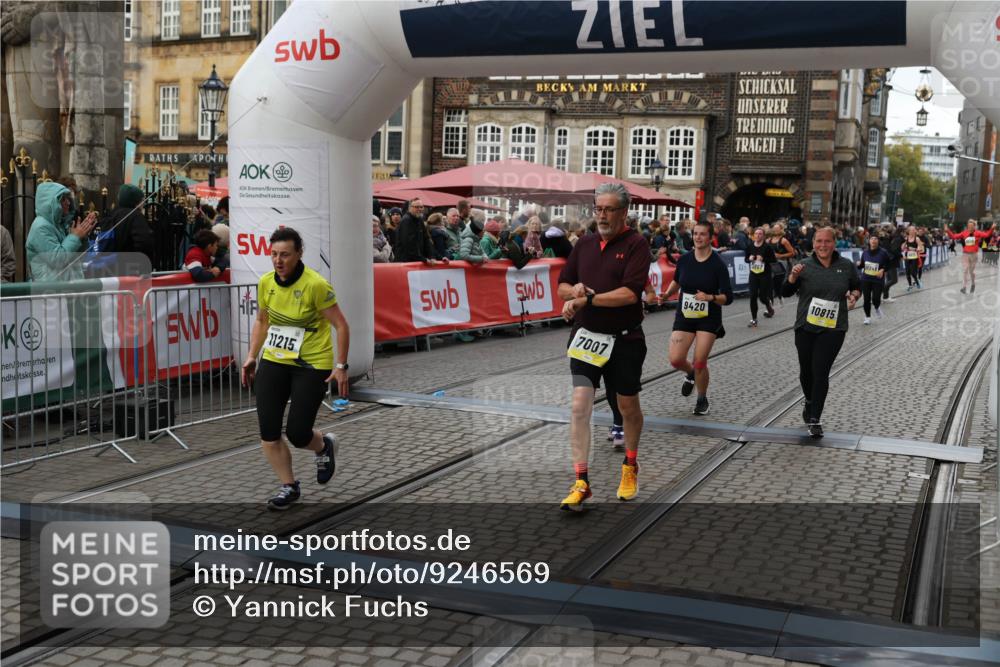 05.10.2025 - 20. swb-Marathon Bremen Yannick Fuchs http://msf.ph/oto/9246569 05.10.2025 11:12:05 Ziel 7007, 9420, 9784, 9867, 10815, 10839, 11215, 11563 meine-sportfotos.de