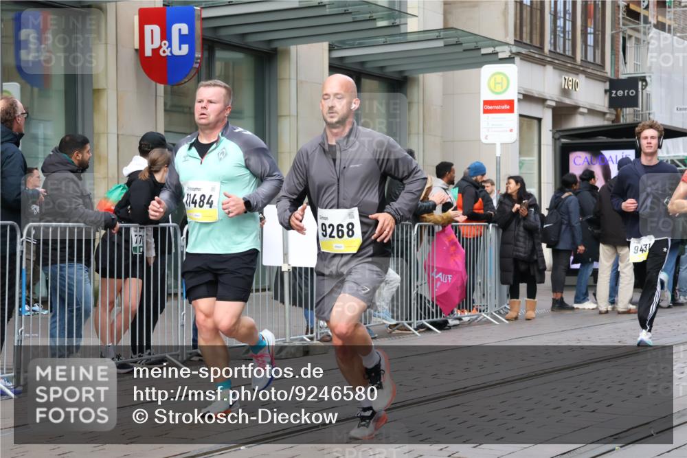 05.10.2025 - 20. swb-Marathon Bremen Strokosch-Dieckow http://msf.ph/oto/9246580 05.10.2025 10:51:26 Ziel 8333, 9004, 9252, 9259, 9268, 9506, 9683, 10380, 10436, 10581, 10584, 10625, 10716, 10817, 10918, 10928, 10968, 11080, 11136, 11325, 11361, 11394, 11484, 11689, 11696, 8333, 9004, 9252, 9259, 9268, 9506, 9683, 10380, 10436, 10581, 10584, 10625, 10716, 10817, 10918, 10928, 10968, 11080, 11136, 11325, 11361, 11394, 11484, 11689, 11696 meine-sportfotos.de