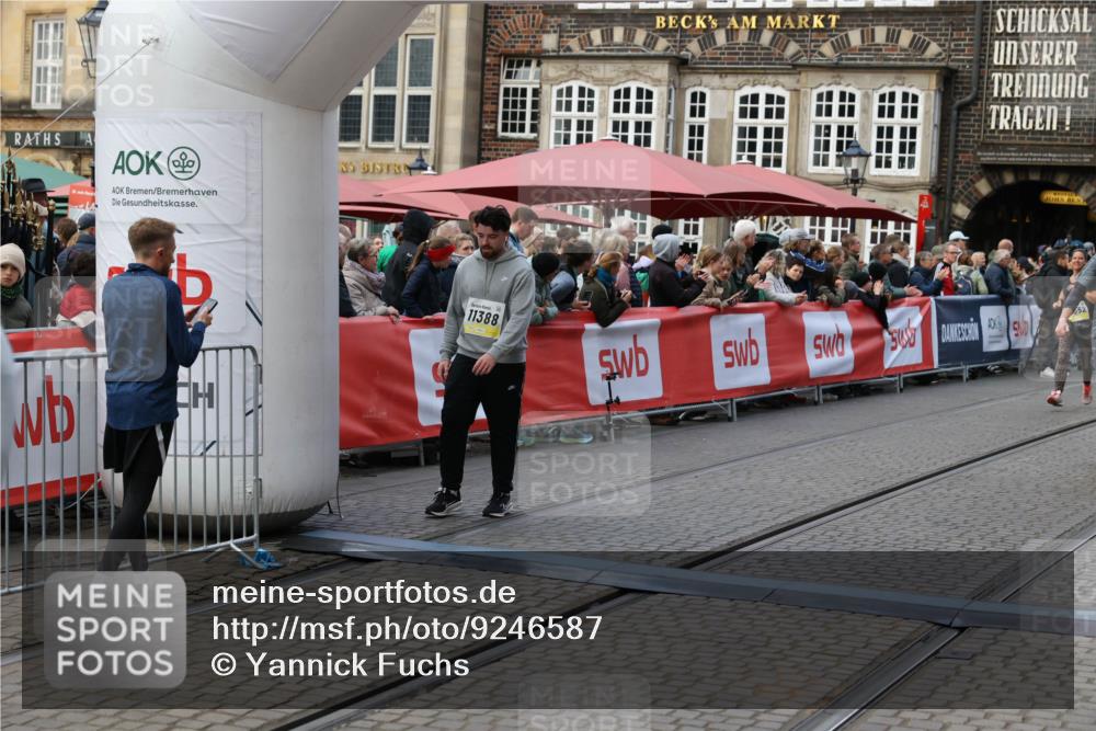 05.10.2025 - 20. swb-Marathon Bremen Yannick Fuchs http://msf.ph/oto/9246587 05.10.2025 11:10:30 Ziel 8225, 8533, 9734, 9895, 10189, 10280, 10288, 10552, 11333, 11388 meine-sportfotos.de