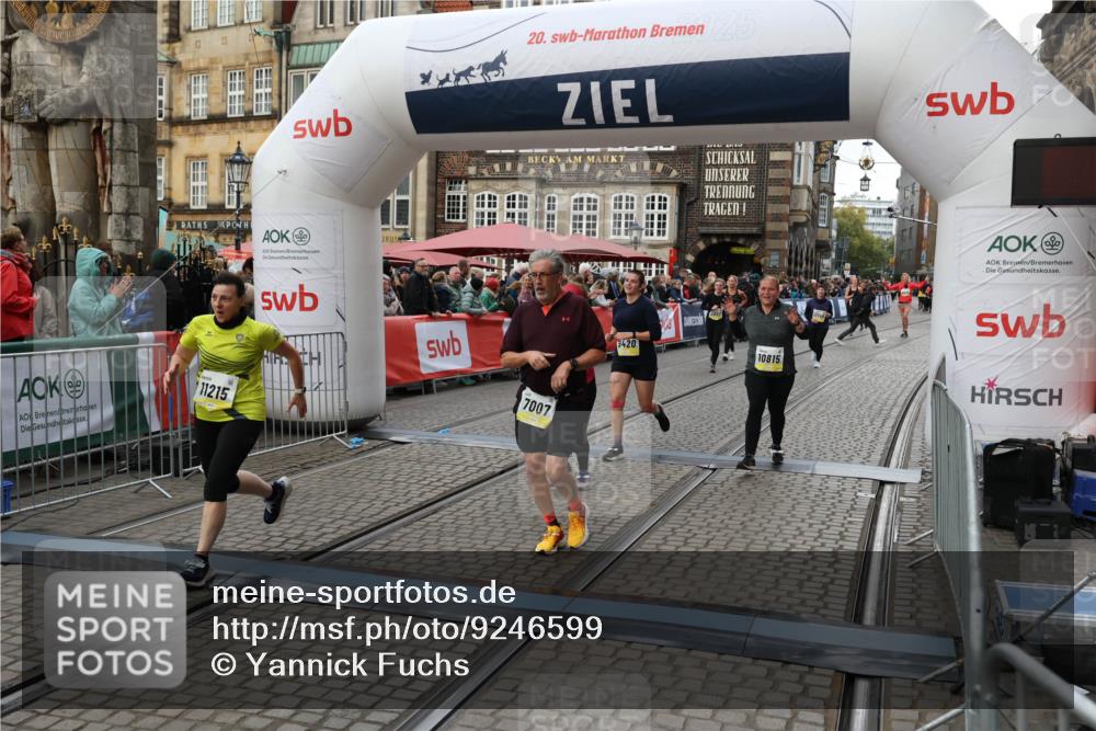 05.10.2025 - 20. swb-Marathon Bremen Yannick Fuchs http://msf.ph/oto/9246599 05.10.2025 11:12:05 Ziel 7007, 9420, 9784, 9867, 10815, 10839, 11215, 11563 meine-sportfotos.de