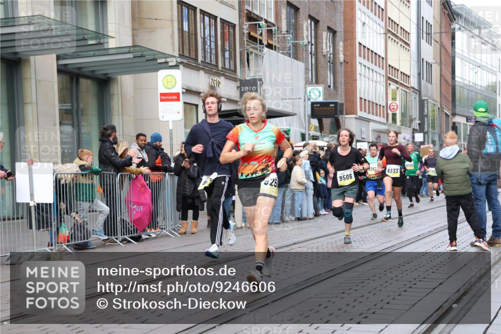 05.10.2025 - 20. swb-Marathon Bremen Strokosch-Dieckow http://msf.ph/oto/9246606 05.10.2025 10:51:26 Ziel 8333, 9004, 9252, 9259, 9268, 9506, 9683, 10380, 10436, 10581, 10584, 10625, 10716, 10817, 10918, 10928, 10968, 11080, 11136, 11325, 11361, 11394, 11484, 11689, 11696, 8333, 9004, 9252, 9259, 9268, 9506, 9683, 10380, 10436, 10581, 10584, 10625, 10716, 10817, 10918, 10928, 10968, 11080, 11136, 11325, 11361, 11394, 11484, 11689, 11696 meine-sportfotos.de