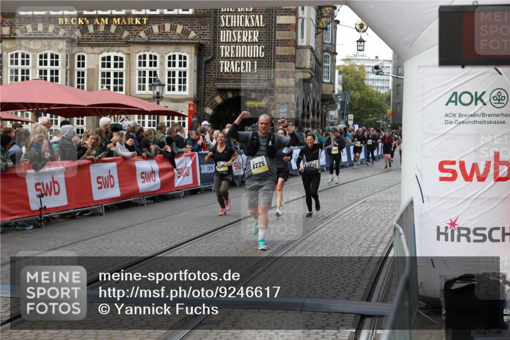 05.10.2025 - 20. swb-Marathon Bremen Yannick Fuchs http://msf.ph/oto/9246617 05.10.2025 11:10:31 Ziel 8225, 8533, 9734, 9895, 10189, 10280, 10288, 10552, 11333, 11388 meine-sportfotos.de