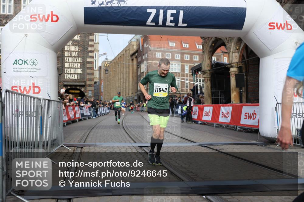 05.10.2025 - 20. swb-Marathon Bremen Yannick Fuchs http://msf.ph/oto/9246645 05.10.2025 10:42:59 Ziel 9524, 10624, 11640 meine-sportfotos.de