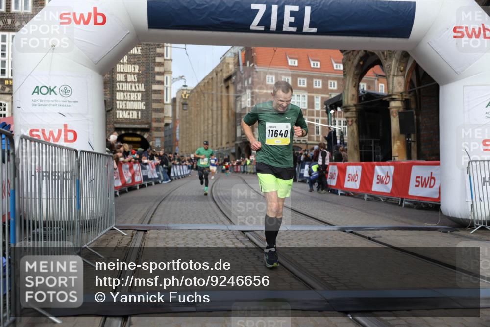 05.10.2025 - 20. swb-Marathon Bremen Yannick Fuchs http://msf.ph/oto/9246656 05.10.2025 10:42:59 Ziel 9524, 10624, 11640 meine-sportfotos.de