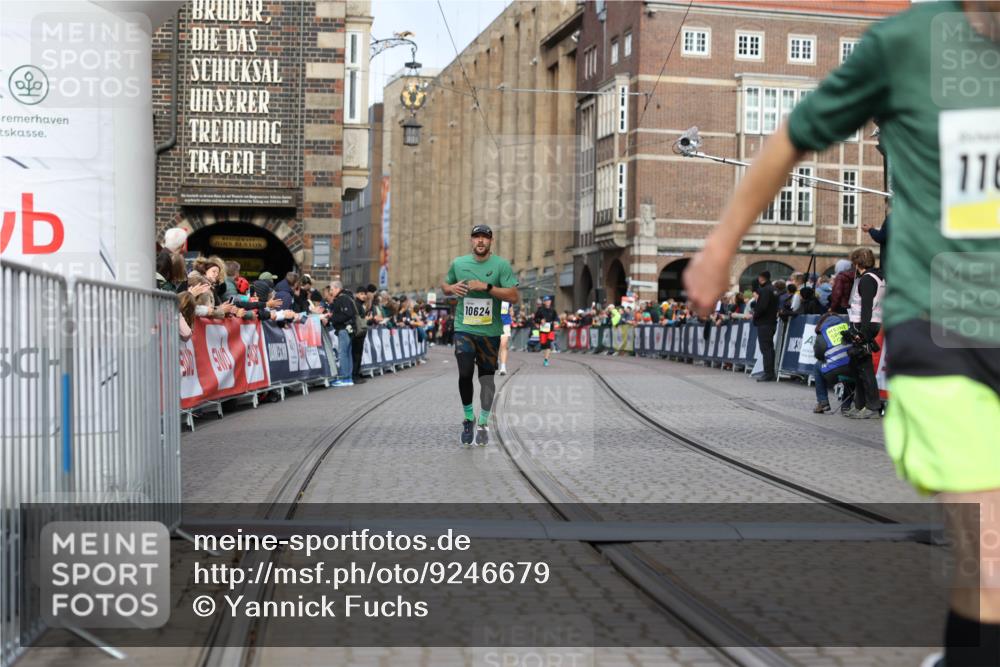 05.10.2025 - 20. swb-Marathon Bremen Yannick Fuchs http://msf.ph/oto/9246679 05.10.2025 10:43:00 Ziel 9524, 10624, 11640 meine-sportfotos.de