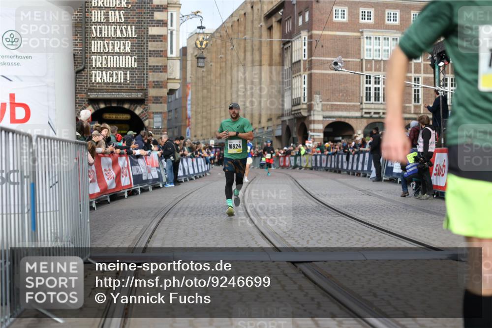 05.10.2025 - 20. swb-Marathon Bremen Yannick Fuchs http://msf.ph/oto/9246699 05.10.2025 10:43:00 Ziel 9524, 10624, 11640 meine-sportfotos.de