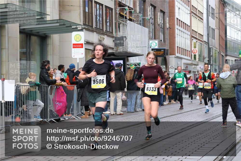 05.10.2025 - 20. swb-Marathon Bremen Strokosch-Dieckow http://msf.ph/oto/9246707 05.10.2025 10:51:29 Ziel 8333, 9004, 9259, 9268, 9506, 9683, 10380, 10436, 10581, 10625, 10716, 10817, 10918, 10968, 11080, 11136, 11325, 11361, 11394, 11484, 11689, 11696, 8333, 9004, 9259, 9268, 9506, 9683, 10380, 10436, 10581, 10625, 10716, 10817, 10918, 10968, 11080, 11136, 11325, 11361, 11394, 11484, 11689, 11696 meine-sportfotos.de