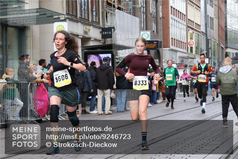 05.10.2025 - 20. swb-Marathon Bremen Strokosch-Dieckow http://msf.ph/oto/9246723 05.10.2025 10:51:29 Ziel 8333, 9004, 9259, 9268, 9506, 9683, 10380, 10436, 10581, 10625, 10716, 10817, 10918, 10968, 11080, 11136, 11325, 11361, 11394, 11484, 11689, 11696, 8333, 9004, 9259, 9268, 9506, 9683, 10380, 10436, 10581, 10625, 10716, 10817, 10918, 10968, 11080, 11136, 11325, 11361, 11394, 11484, 11689, 11696 meine-sportfotos.de