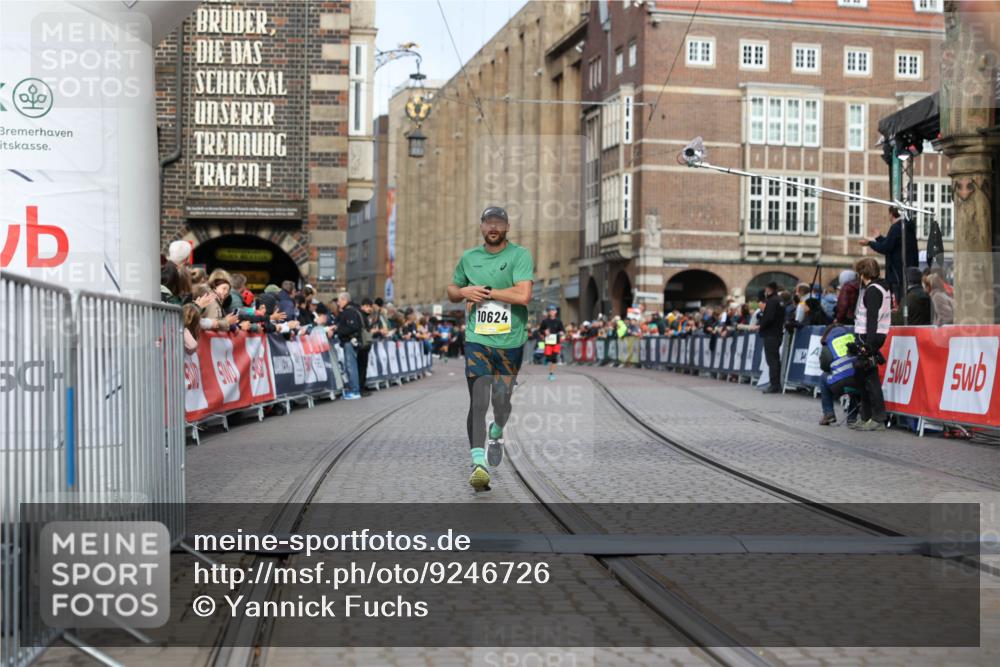 05.10.2025 - 20. swb-Marathon Bremen Yannick Fuchs http://msf.ph/oto/9246726 05.10.2025 10:43:01 Ziel 9524, 10624, 11640 meine-sportfotos.de