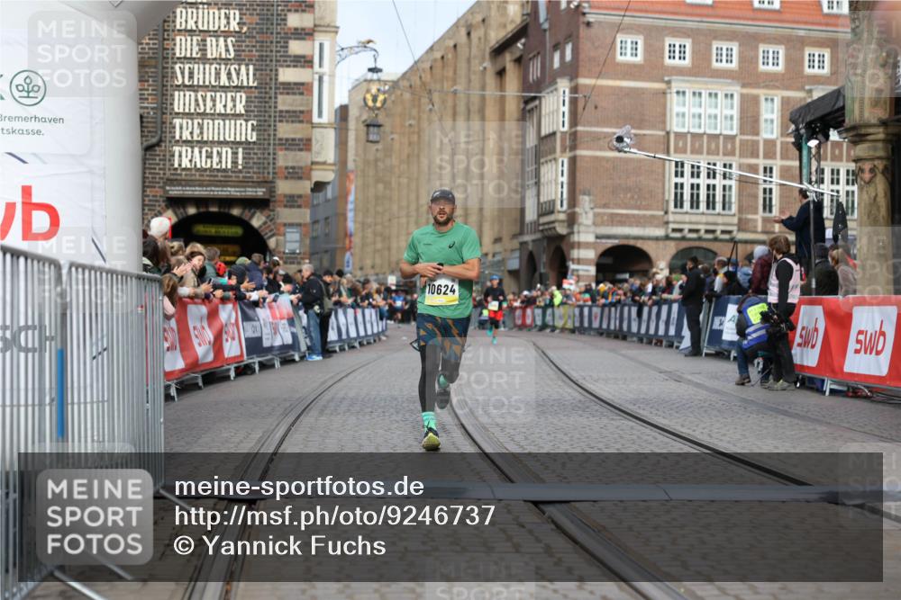 05.10.2025 - 20. swb-Marathon Bremen Yannick Fuchs http://msf.ph/oto/9246737 05.10.2025 10:43:01 Ziel 9524, 10624, 11640 meine-sportfotos.de