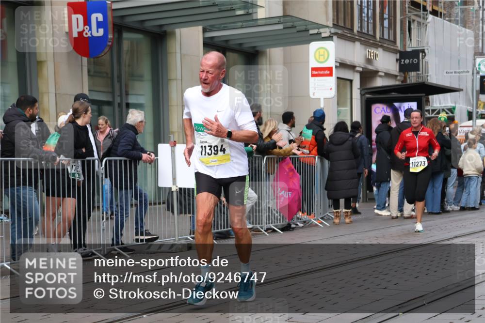 05.10.2025 - 20. swb-Marathon Bremen Strokosch-Dieckow http://msf.ph/oto/9246747 05.10.2025 10:51:41 Ziel 9004, 9196, 9226, 9683, 9852, 9939, 10240, 10380, 10438, 10581, 10625, 10668, 10727, 10817, 10977, 11080, 11136, 11273, 11325, 11361, 11394, 11641, 9004, 9196, 9226, 9683, 9852, 9939, 10240, 10380, 10438, 10581, 10625, 10668, 10727, 10817, 10977, 11080, 11136, 11273, 11325, 11361, 11394, 11641 meine-sportfotos.de