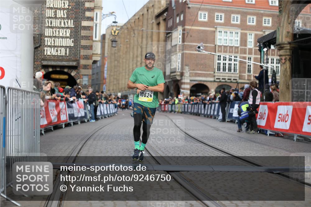 05.10.2025 - 20. swb-Marathon Bremen Yannick Fuchs http://msf.ph/oto/9246750 05.10.2025 10:43:02 Ziel 9524, 10624, 11640 meine-sportfotos.de