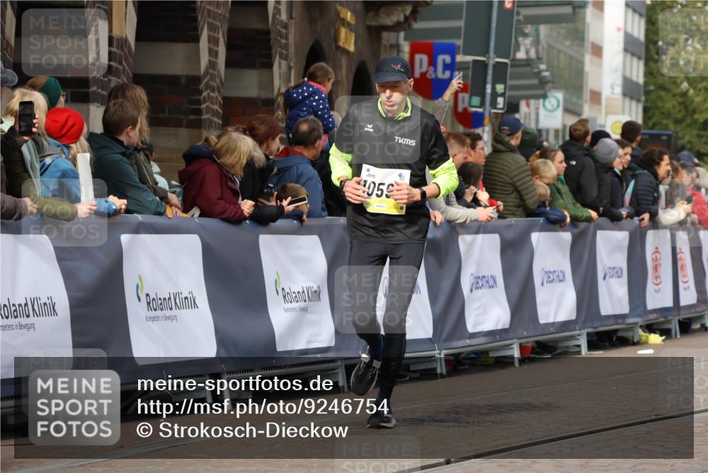 05.10.2025 - 20. swb-Marathon Bremen Strokosch-Dieckow http://msf.ph/oto/9246754 05.10.2025 10:59:03 Ziel 9219, 9692, 9847, 9977, 10039, 10143, 10353, 10357, 10588, 10594, 10607 meine-sportfotos.de